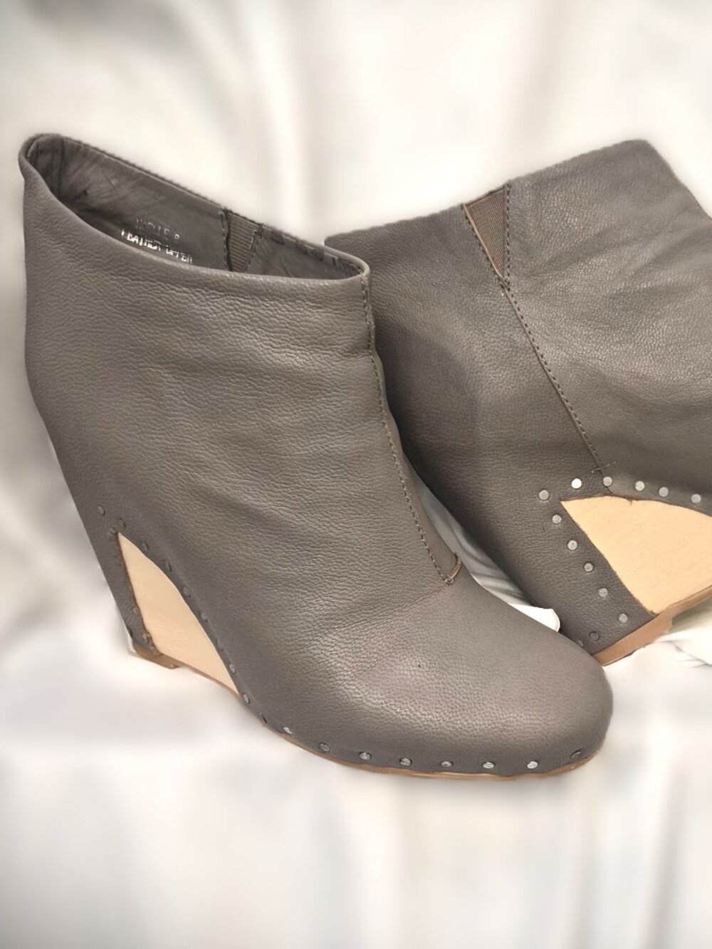 N.Y.L.A. Noelle | Taupe Wedge Boots | Size 8